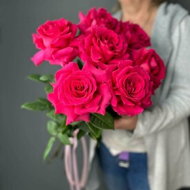 Букет из 7 французских малиновых роз