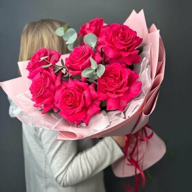 Букет из французских роз с эвкалиптом