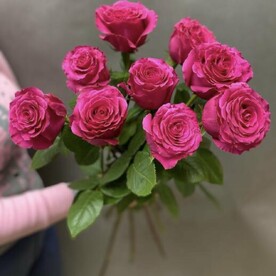 Малиновые розы 9 шт под ленту