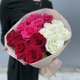 15 роз в упаковке