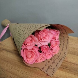 9 персиковых роз 60 см