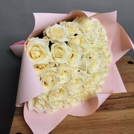 37 белых роз 40 см