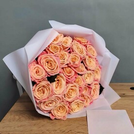 Букет из 25 роз Мисс Пигги