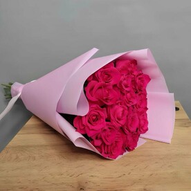 15 малиновых роз 60 см