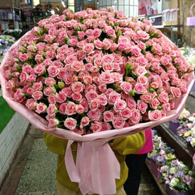 Букет из 101 кустовых роз