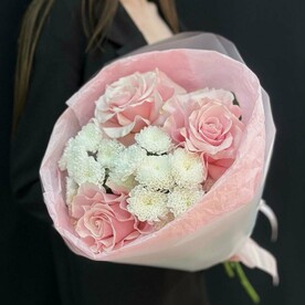 Букет из французских роз с хризантемой сантини