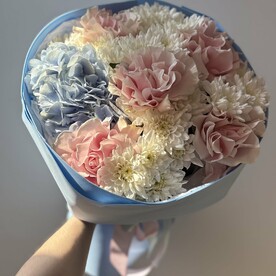 Букет розово-голубой с французскими розами