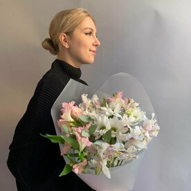 Нежный букет из альстромерии
