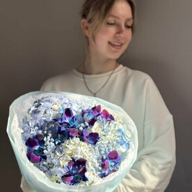 Космические орхидеи с гортензиями гипсофилой