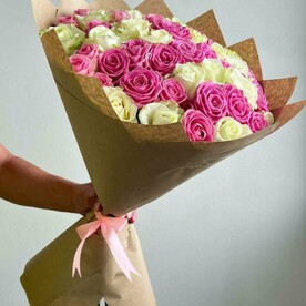 Розы Микс белые и розовые 51шт 60см