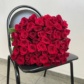 Шикарный монобукет из 51 красной розы 60см