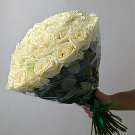 Розы белые 51шт 60см