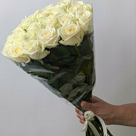 Розы белые 31шт 50см