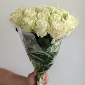 Розы белые 21шт 50см