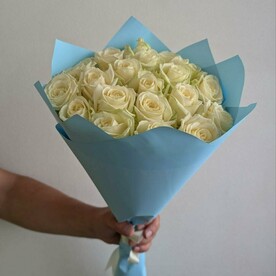 Розы белые 21шт 50 см