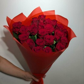 Букет из 21 красной розы 70см
