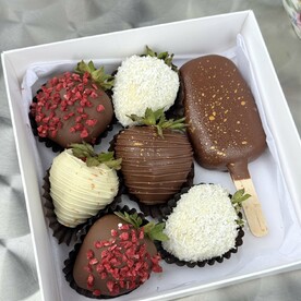 Клубника в шоколаде и чизкейк на 1 сентября