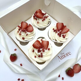 Ванильные капкейки с клубничной начинкой 4 шт