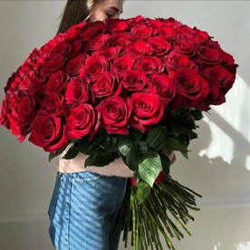 Алые PREMIUM розы 87 шт