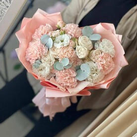 Авторский букет из эустомы и диантусов