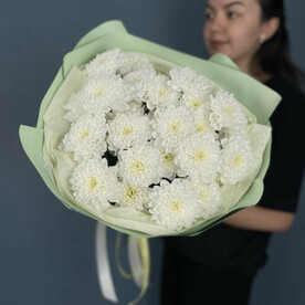 Букет 5 белых кустовых хризантем