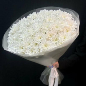 Букет 17 белых кустовых хризантем