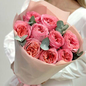 Букет роз пионовидных и эвкалипта