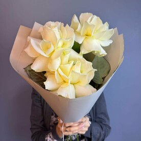 Букет из белых французских роз 3 штуки