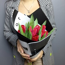 Букет из 9 красных Тюльпанов