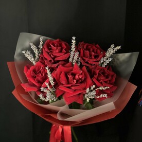 Букет "Красная валентинка с лавандой"