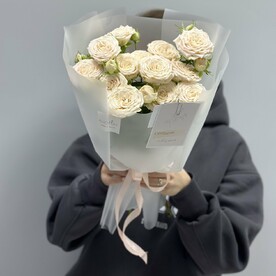 Букет из кустовых роз