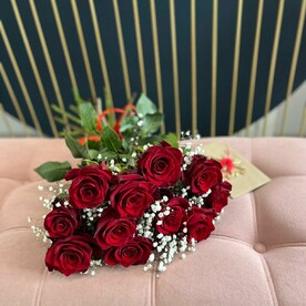 Розы с гипсофилой