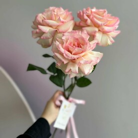 Букет из трёх розовыхроз