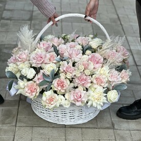 Корзина с розами