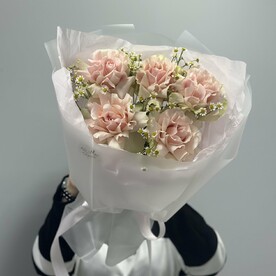 Букет из роз и ромашек