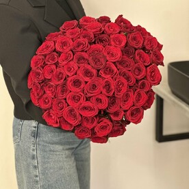 Букет из 67 красных роз