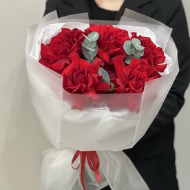 Букет из французских роз с эвкалиптом