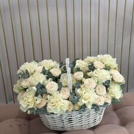 Корзина с розами