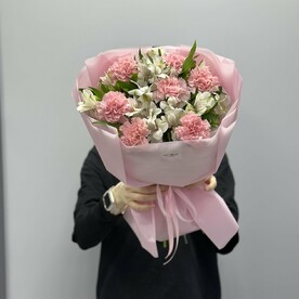 Букет из альстромерий с диантусами