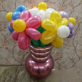 Букет цветов из 7 воздушных шаров в горшке