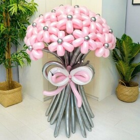 Букет цветов из 17 воздушных ромашек