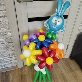 Цветы из шаров с любимым героем