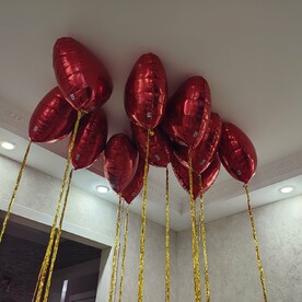 Гелиевые сердца под потолок с дождиком