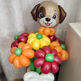 Букет из воздушных ромашек с мини фигурой