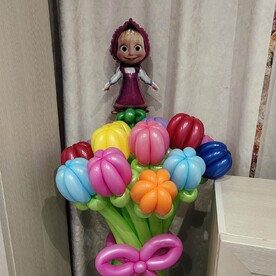 Букет из воздушных Тюльпанов с мини фигурой