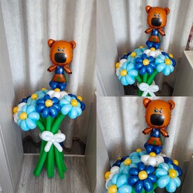 Букет из воздушных ромашек с мини фигурой