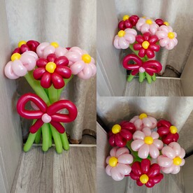 Красно-розовый букет цветов из воздушных Ромашек