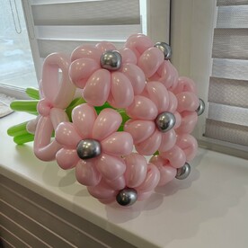 Розовый букет цветов из воздушных Ромашек