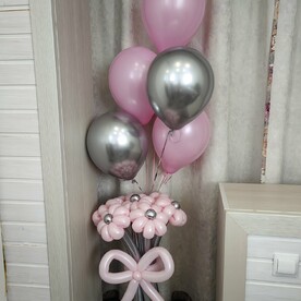 Букет цветов из розовых Ромашек с гелиевыми шарами