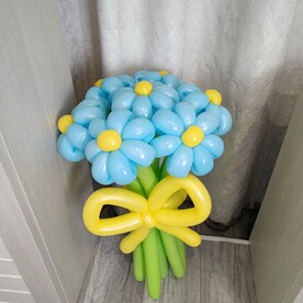 Букет цветов из шаров. Голубые Ромашки
